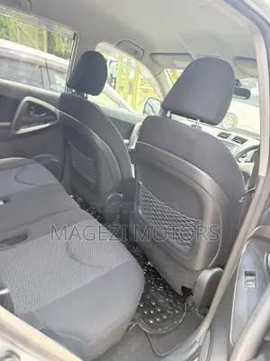 Toyota RAV4 2010 Silver