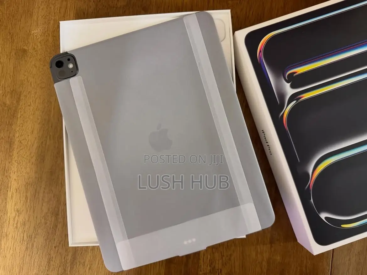 New Apple iPad Pro 13 (2025) 16 GB Black