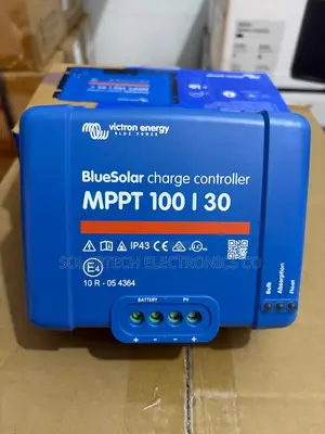 Original Victron Energy Bluesolar MPPT 100/30 Solar Controller