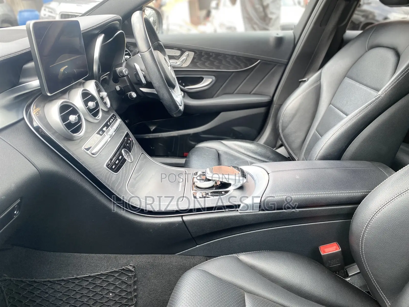 Mercedes-Benz 200 2017 Black