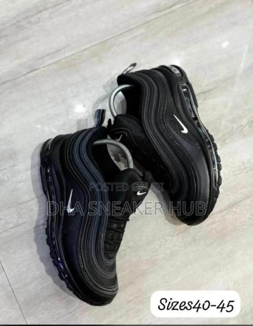 Airmax Plain Black