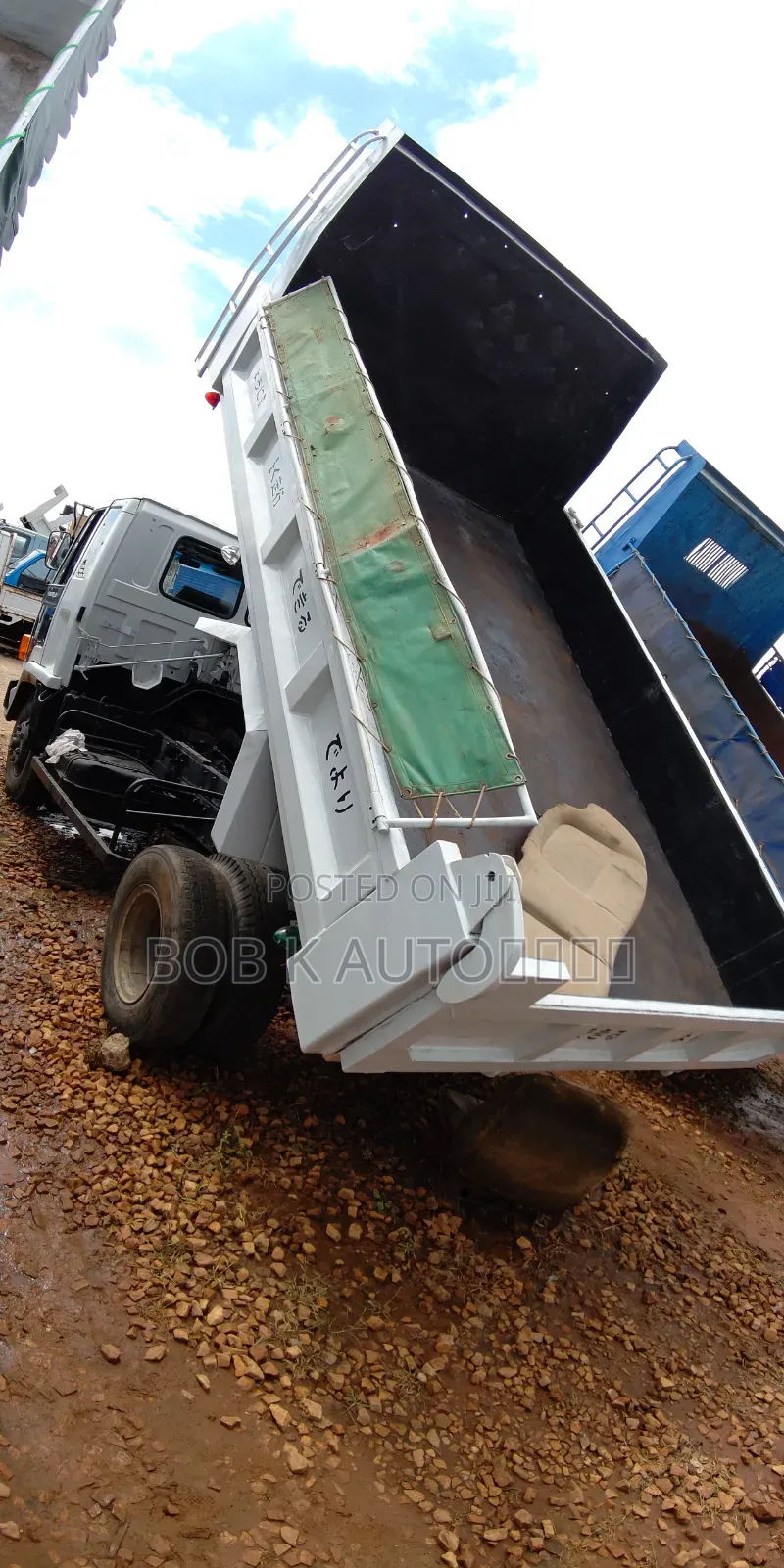 Mitsubishi Fuso Tipper 1995 White