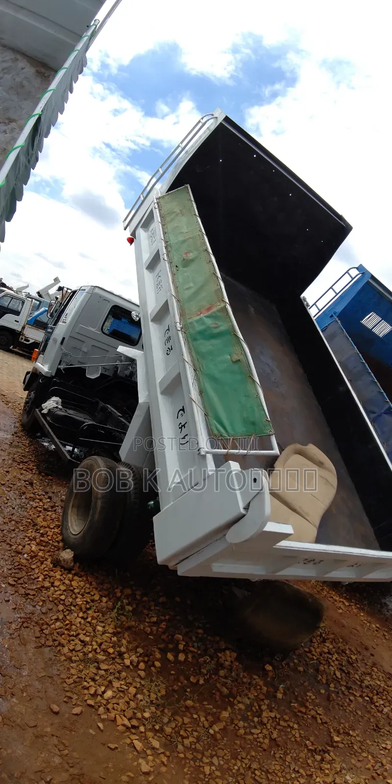 Mitsubishi Fuso Tipper 1995 White