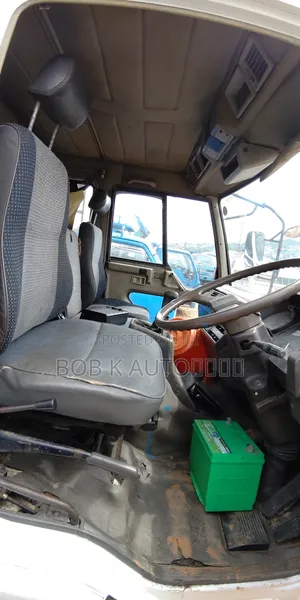 Mitsubishi Fuso Tipper 1995 White