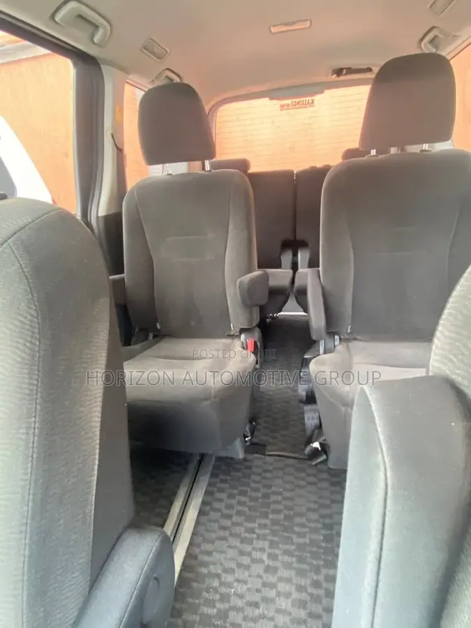 Toyota Noah 2.0 143hp AWD (8 Seater) 2012 Black