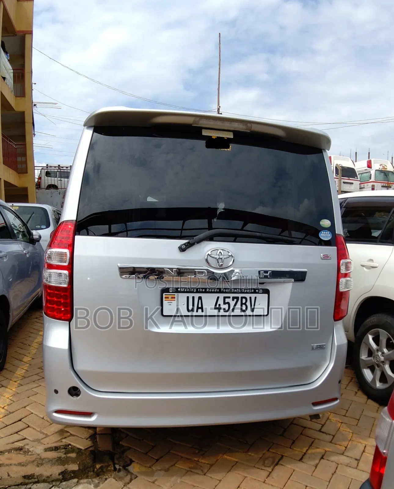 Toyota Noah 2012 Silver