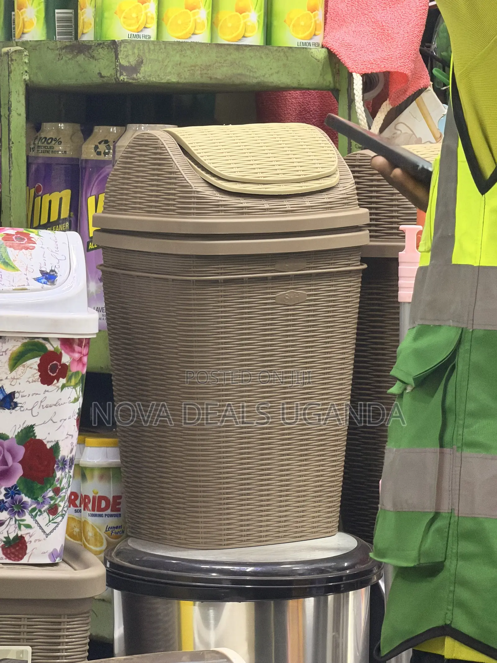 Bamboo Dustbin With Detachable Swinging Lid-Medium