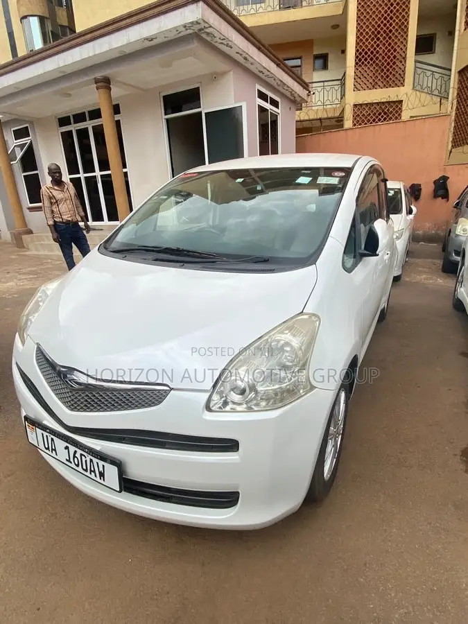 Toyota Ractis 1.3 FWD 2010 White