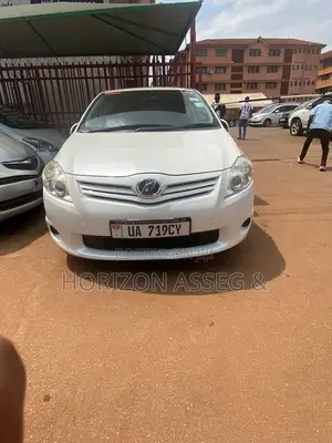 Toyota Auris 2011 White