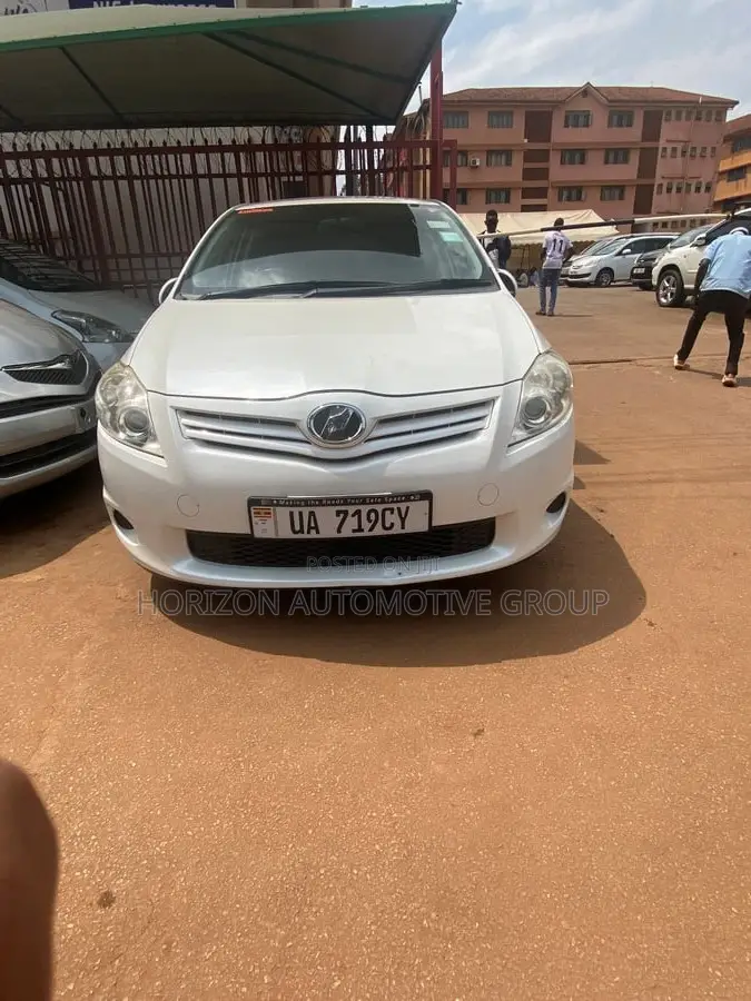 Toyota Auris 2011 White