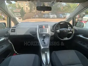 Toyota Auris 2011 White