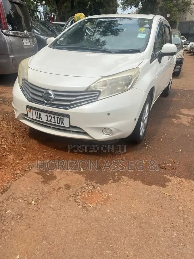 Toyota Auris 2011 White