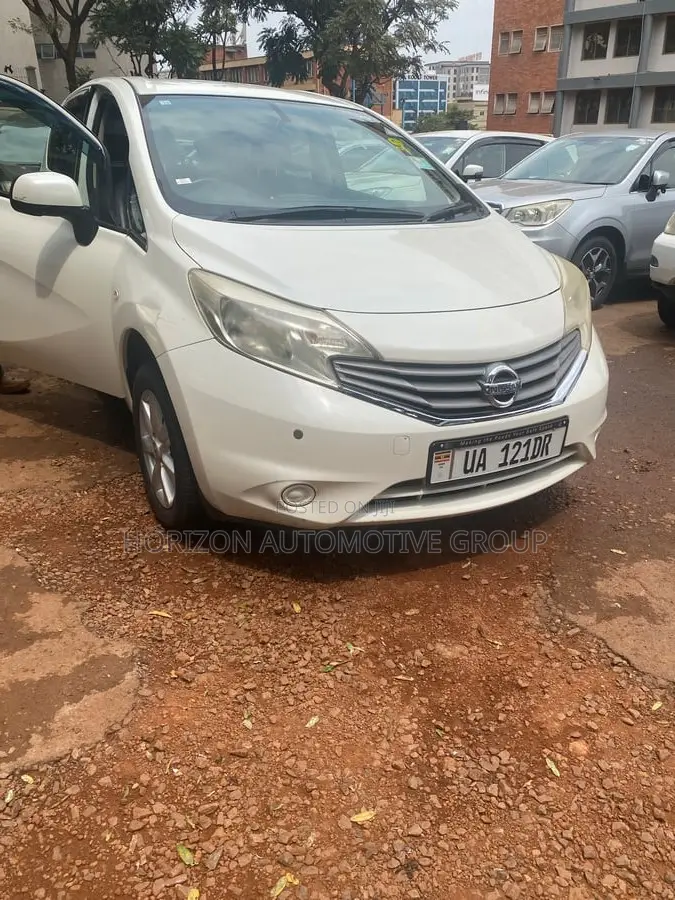 Toyota Auris 2011 White
