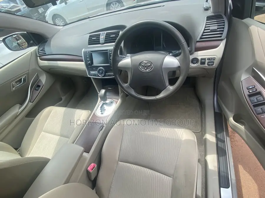Toyota Premio 1.8 FWD 2011 Silver