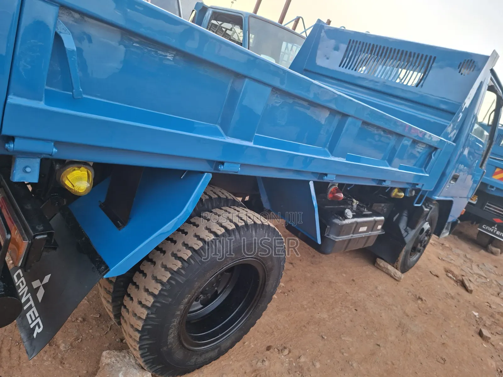 Mitsubishi Canter Dumper