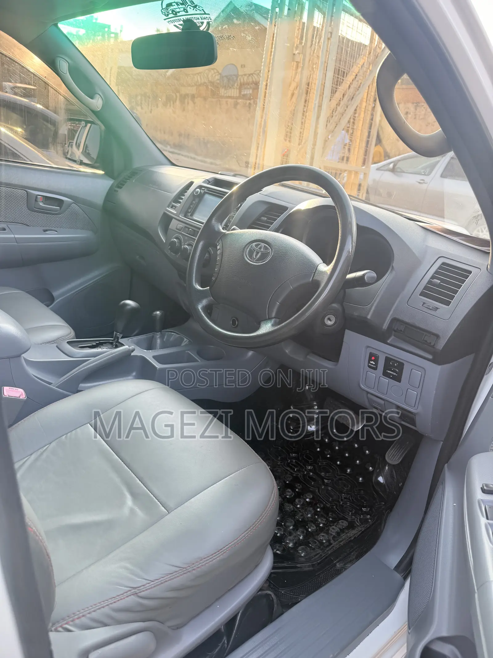 Toyota Hilux 2008 White