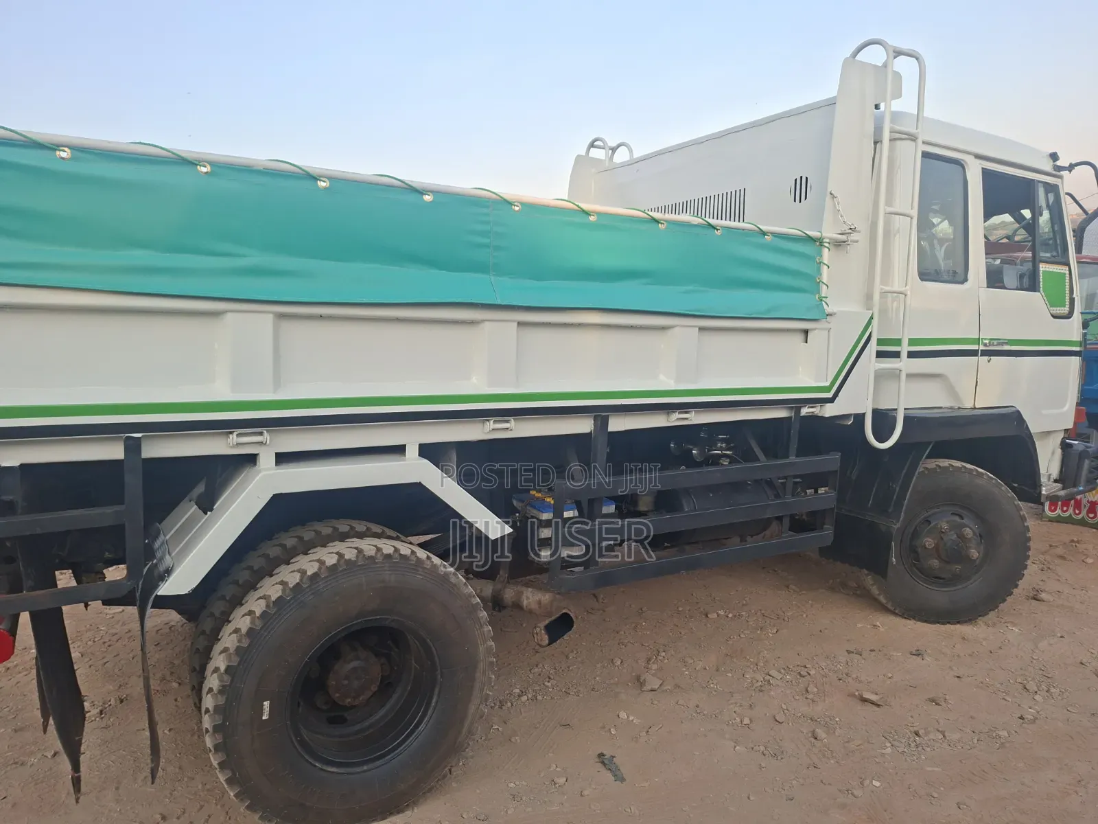 Mitsubishi Fuso Dumper 1992 White