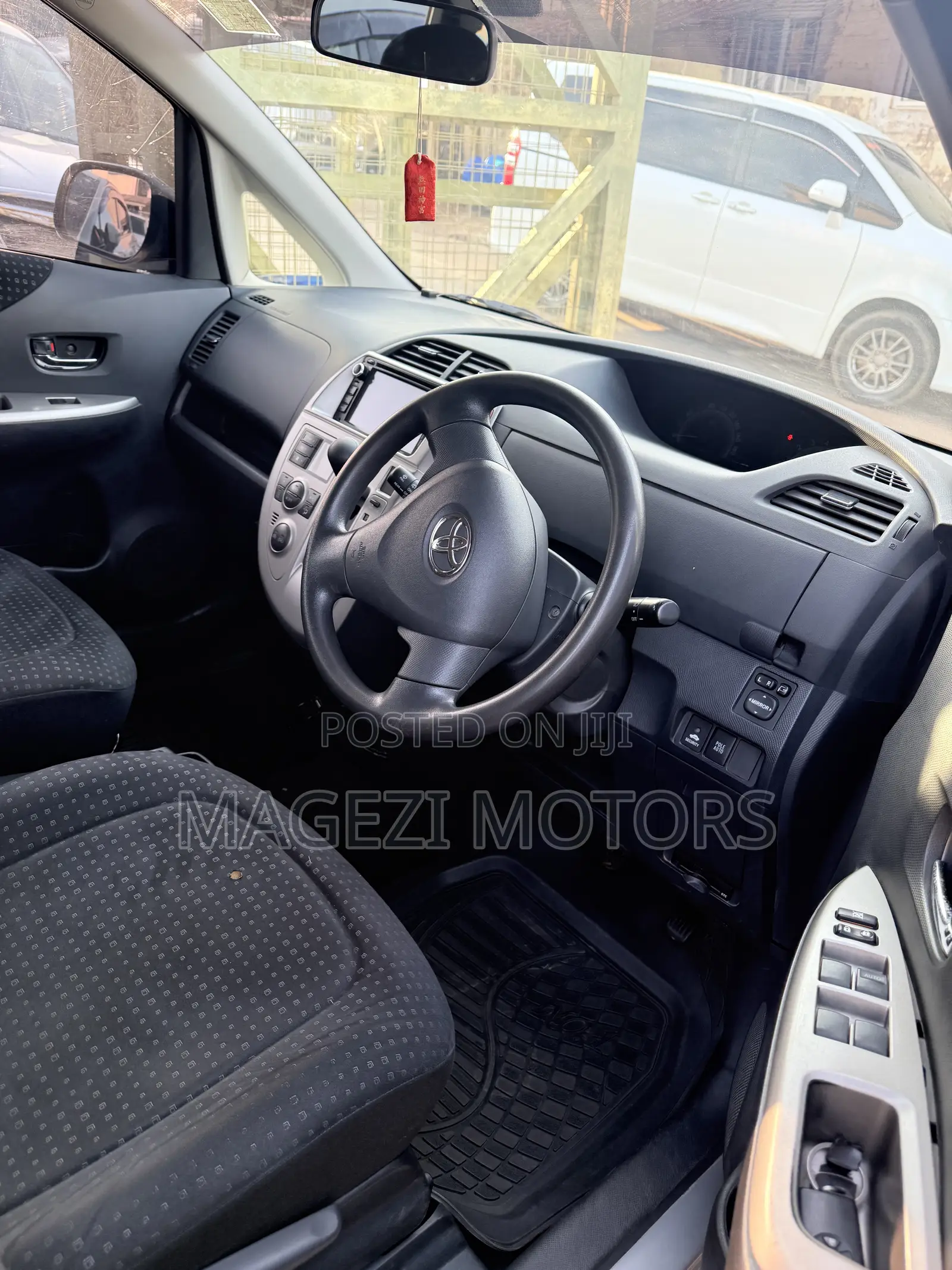 Toyota Ractis 2008 Silver