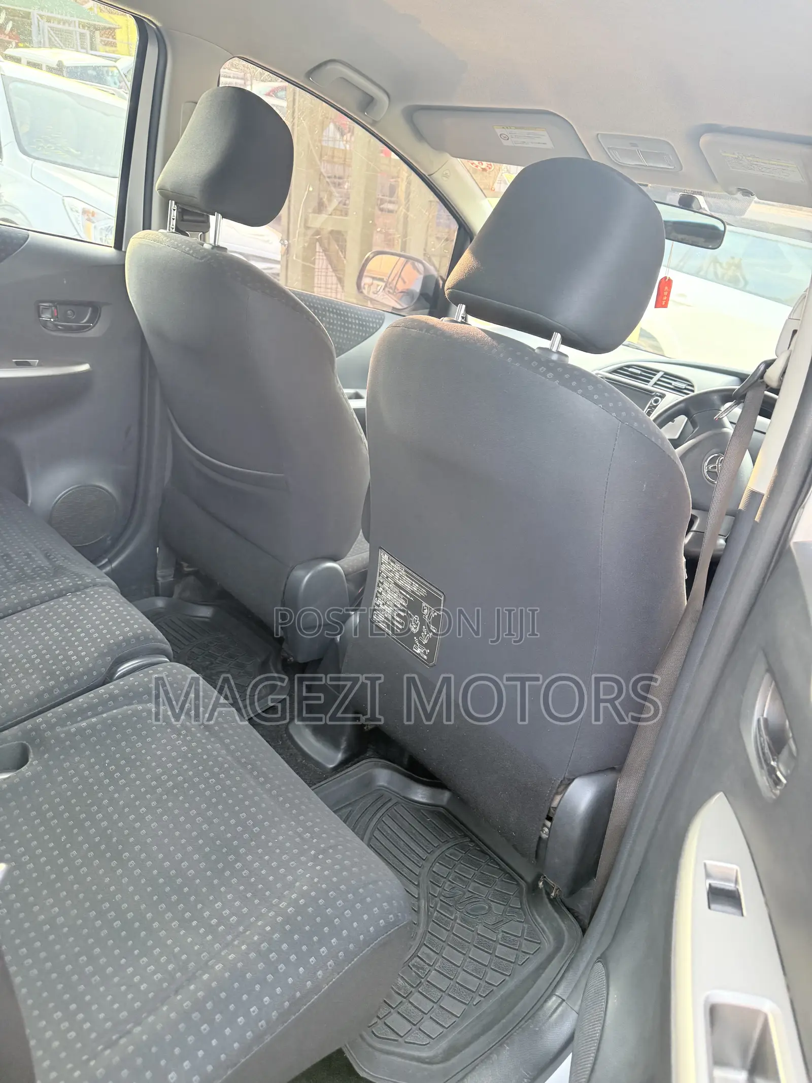 Toyota Ractis 2008 Silver
