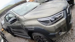 New Toyota Hilux 2025 Gray