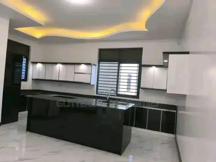 5bdrm Duplex in Buziga, Central Division for rent