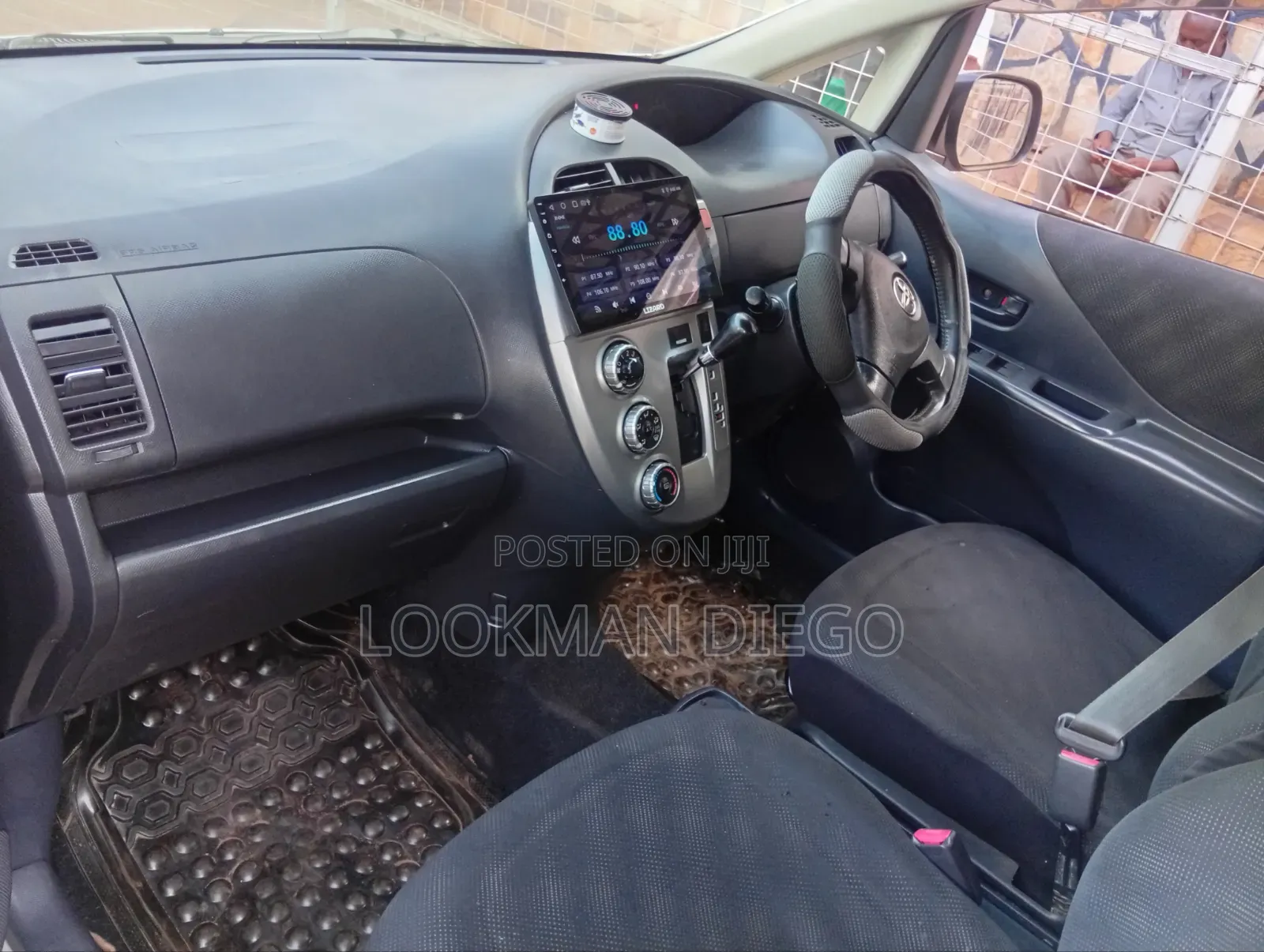 Toyota Ractis 1.5 FWD 2007 Silver