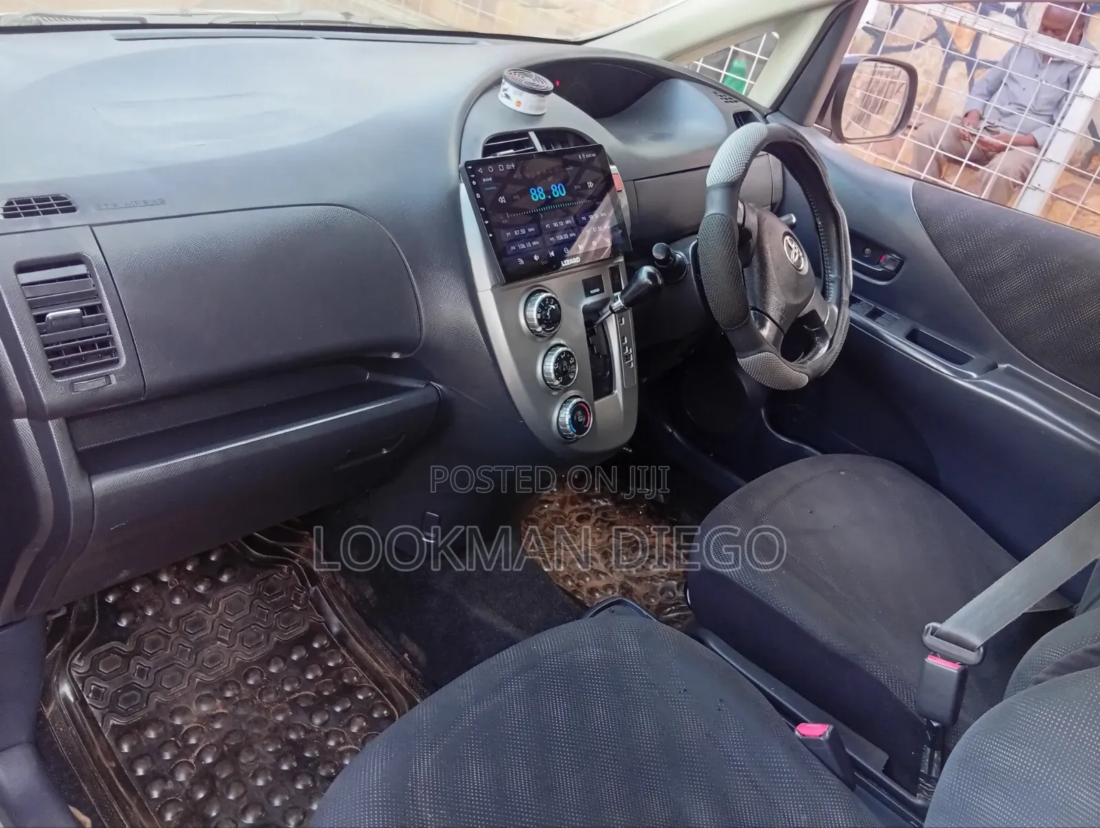 Toyota Ractis 1.5 FWD 2007 Silver