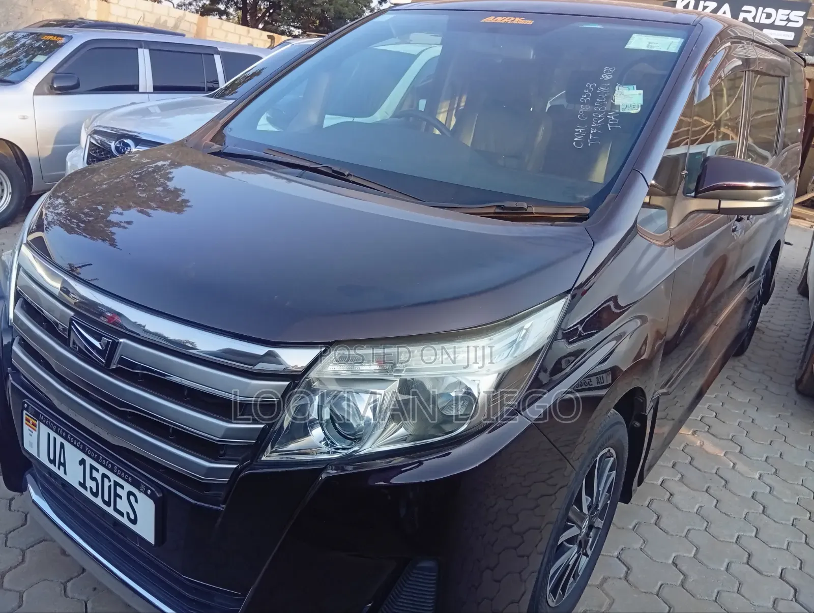 Toyota Noah 2.0 AWD (8 Seater) 2014 Maroon