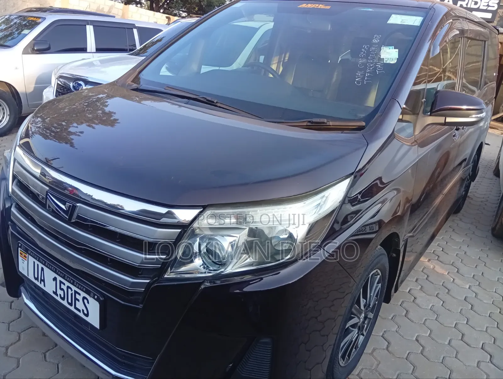 Toyota Noah 2.0 AWD (8 Seater) 2014 Maroon