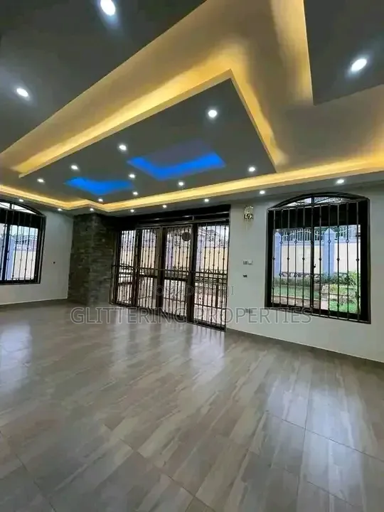 5bdrm Duplex in Naalya, Central Division for rent