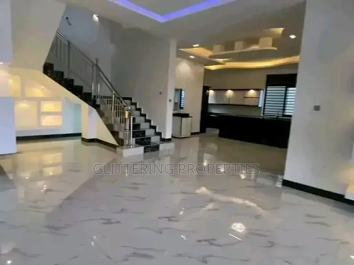 5bdrm Duplex in Naalya, Central Division for rent