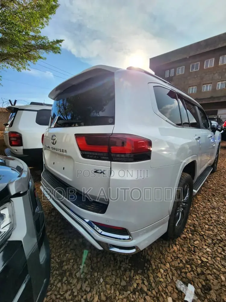 Toyota Land Cruiser 2021 White