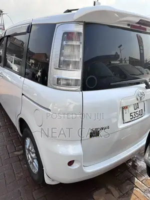 Toyota Sienta 2012 White