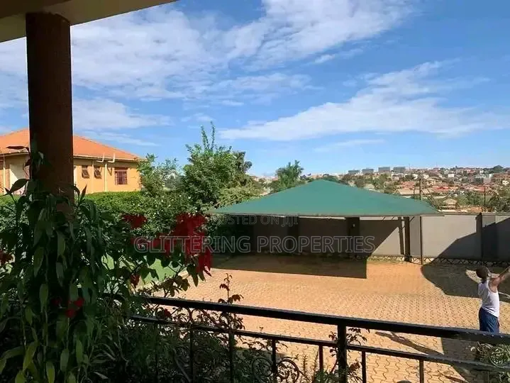 3bdrm Bungalow in Kitende, Central Division for rent