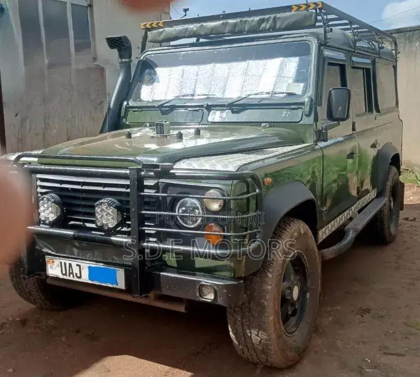 Land Rover Defender 2000 Green