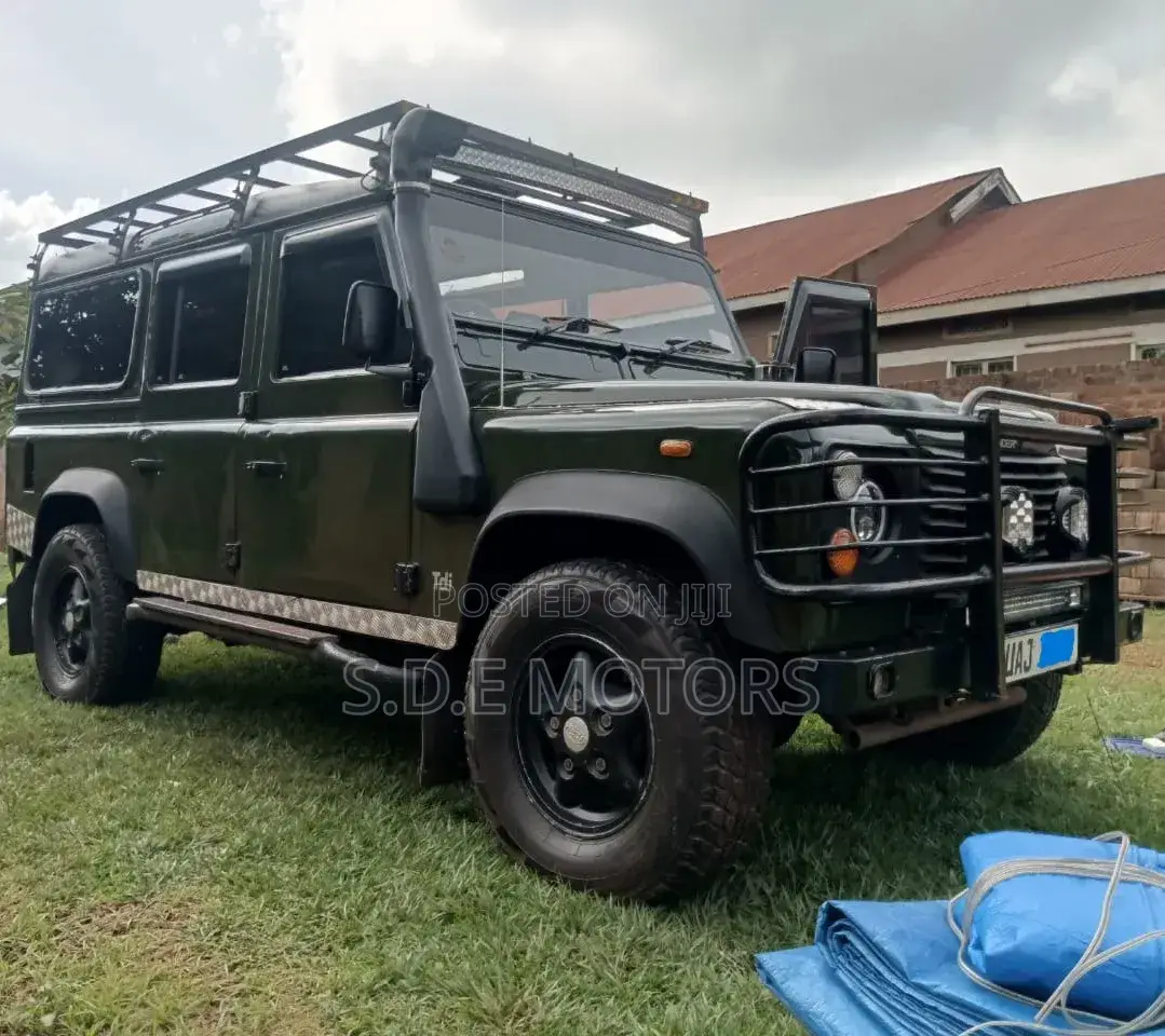 Land Rover Defender 2000 Green
