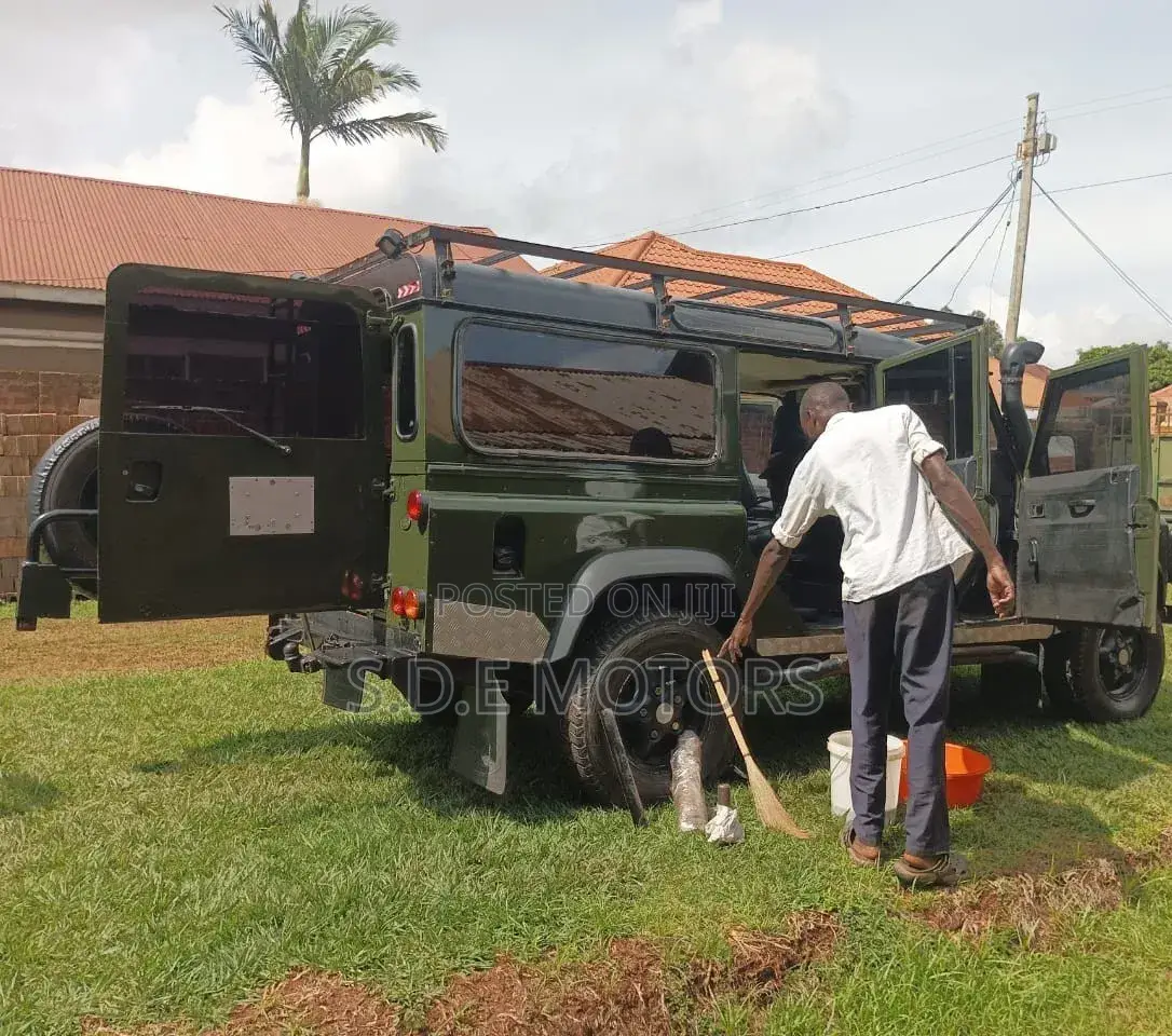 Land Rover Defender 2000 Green