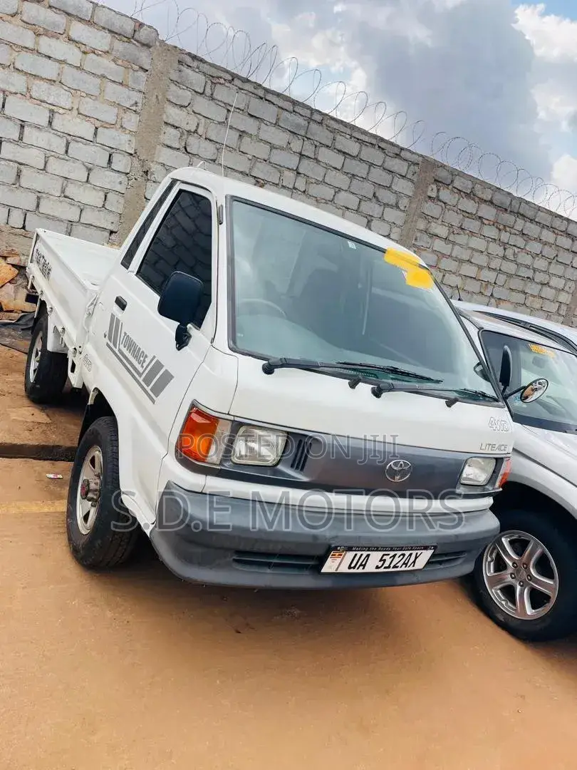 Toyota TownAce 2006 White