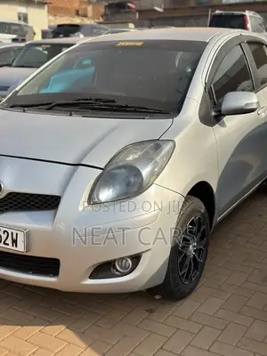 Toyota Vitz 2006 Silver