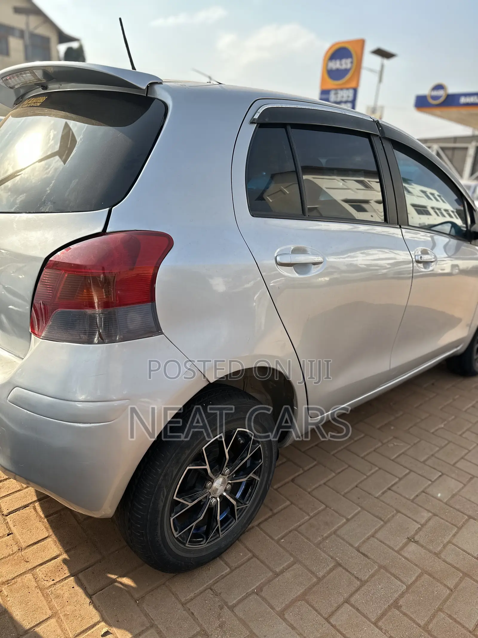 Toyota Vitz 2006 Silver