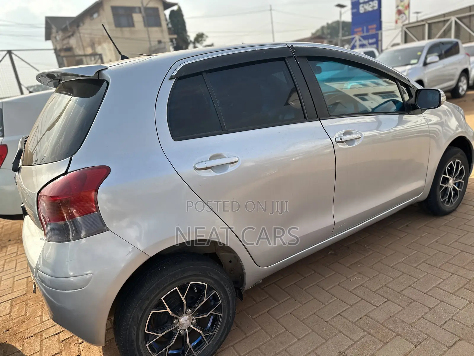 Toyota Vitz 2006 Silver
