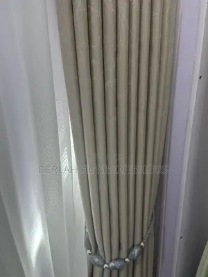 Grey/Curtain
