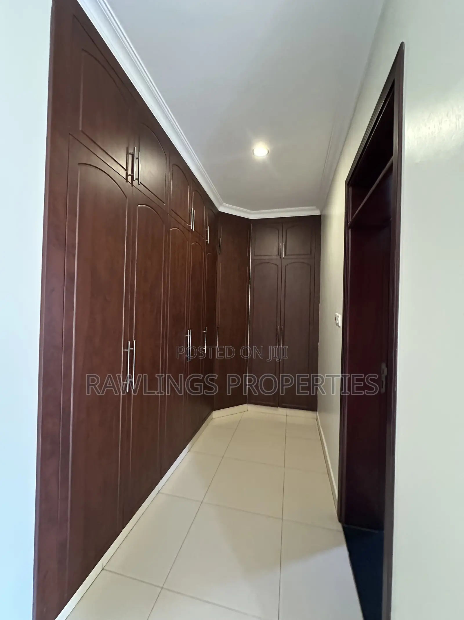 4bdrm Townhouse / Terrace in Munyonyo, Makindye for rent