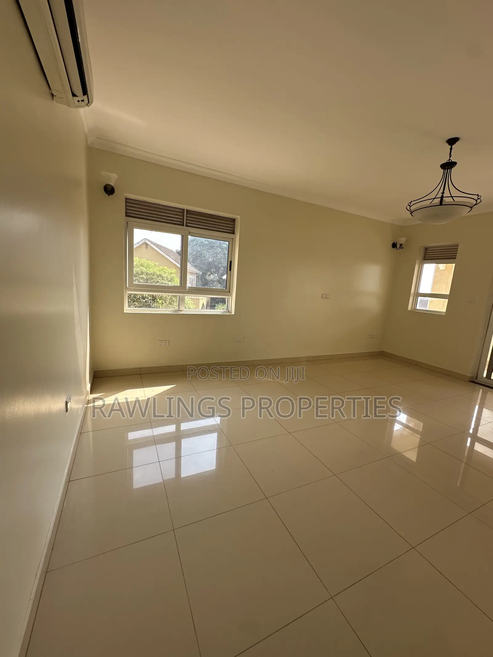 4bdrm Townhouse / Terrace in Munyonyo, Makindye for rent