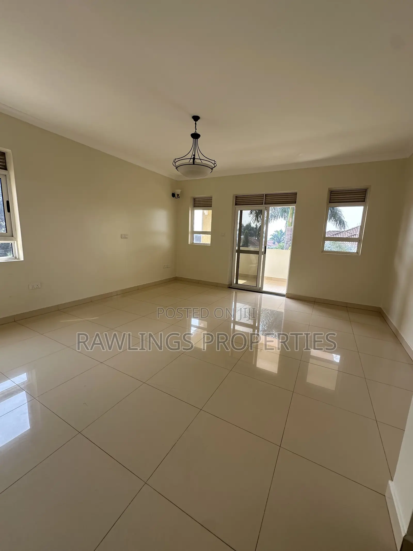 4bdrm Townhouse / Terrace in Munyonyo, Makindye for rent