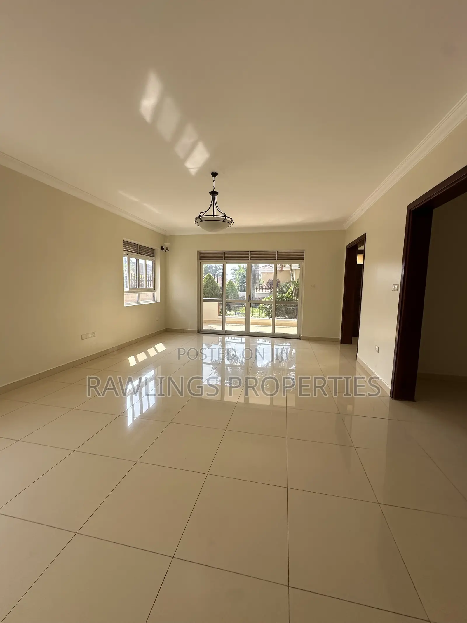 4bdrm Townhouse / Terrace in Munyonyo, Makindye for rent