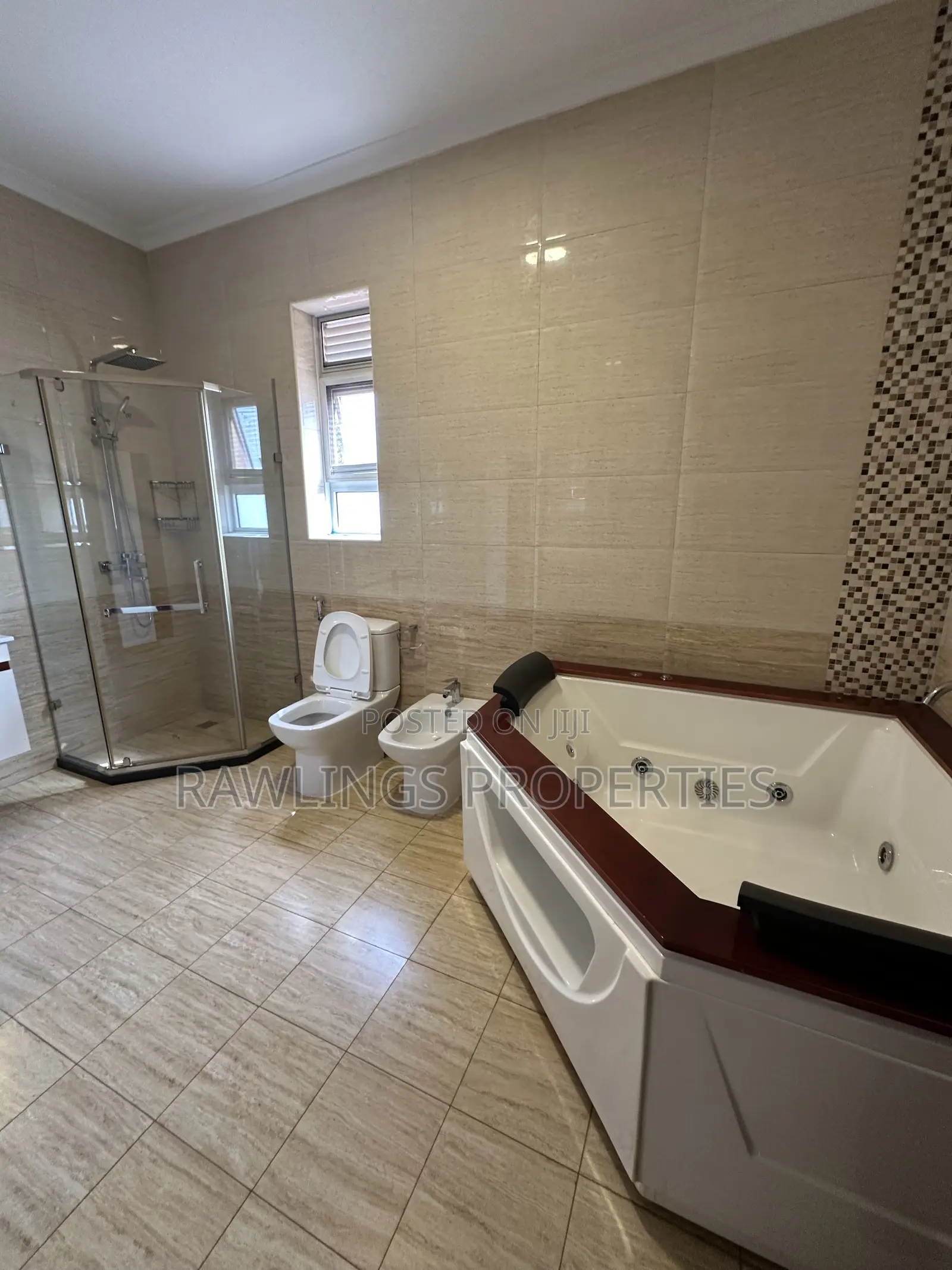 4bdrm Townhouse / Terrace in Munyonyo, Makindye for rent