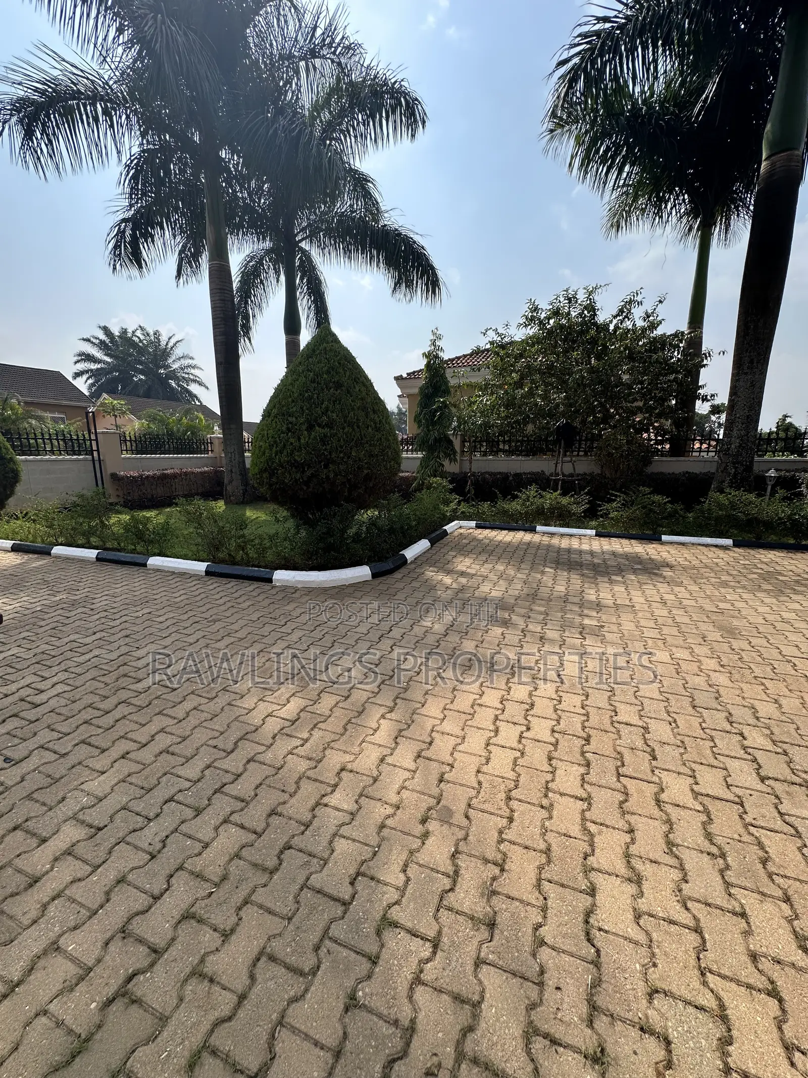 4bdrm Townhouse / Terrace in Munyonyo, Makindye for rent