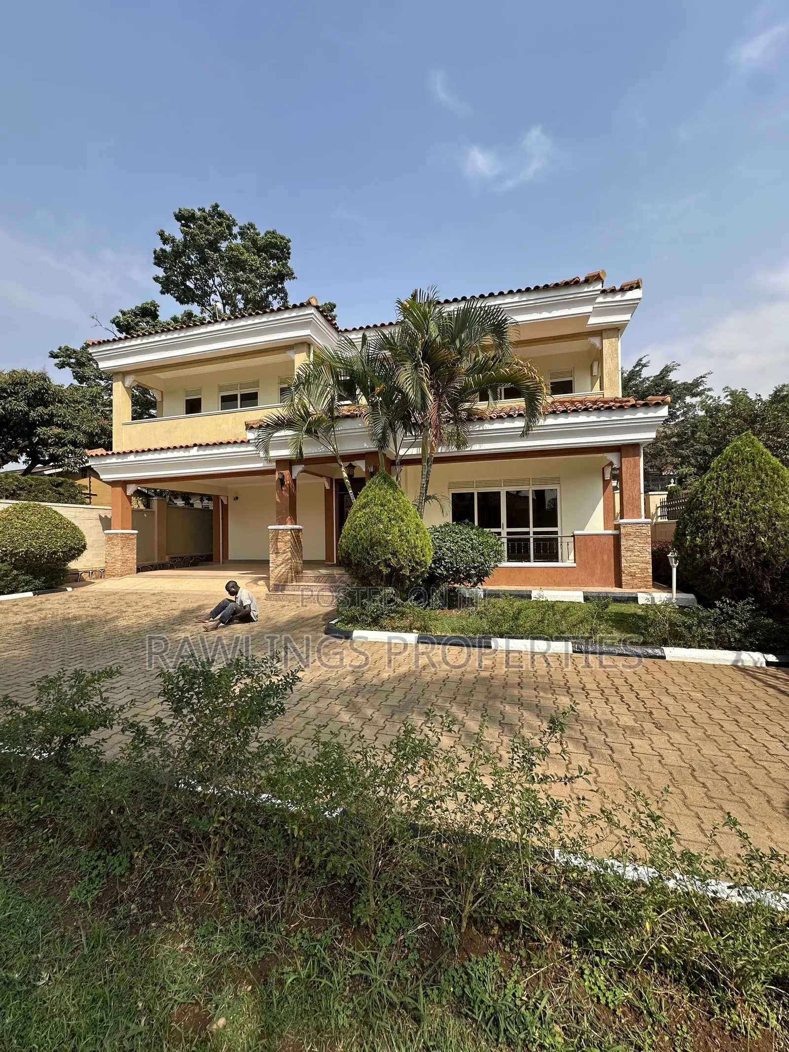 4bdrm Townhouse / Terrace in Munyonyo, Makindye for rent