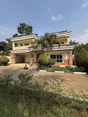 4bdrm Townhouse / Terrace in Munyonyo, Makindye for rent